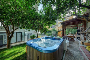 3 bedrooms appartement with jacuzzi enclosed garden and wifi at Napoli, Napoli